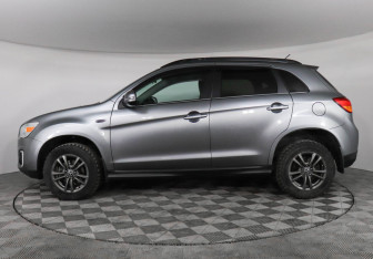 Подержанный автомобиль Mitsubishi ASX 2014 года (8 фото)