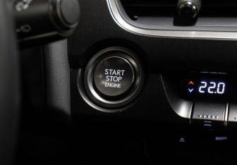 Подержанный автомобиль Lexus UX 2021 года (23 фото)