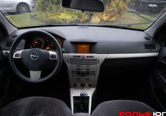 Подержанный автомобиль Opel Astra Wagon 2007 года (11 фото)