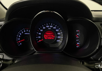 Подержанный автомобиль Kia Rio Hatchback 2013 года (11 фото)