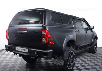 Подержанный автомобиль Toyota Hilux 2022 года (5 фото)