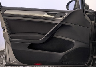 Подержанный автомобиль Volkswagen Golf Hatchback 2013 года (19 фото)