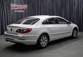 Подержанный автомобиль Volkswagen Passat CC 2011 года (5 фото)