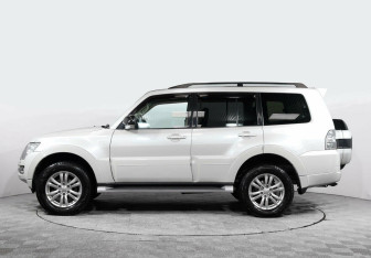 Подержанный автомобиль Mitsubishi Pajero 2015 года (3 фото)