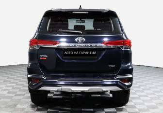 Подержанный автомобиль Toyota Fortuner 2019 года (4 фото)