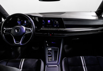 Подержанный автомобиль Volkswagen Golf Hatchback 2021 года (11 фото)