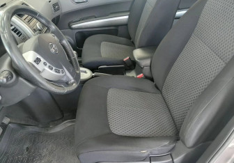 Подержанный автомобиль Nissan X-Trail 2008 года (9 фото)