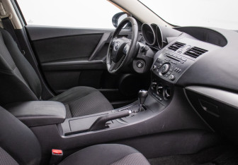 Подержанный автомобиль Mazda 3 Sedan 2012 года (9 фото)