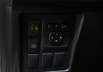 Подержанный автомобиль Toyota Land Cruiser Prado 2012 года (19 фото)