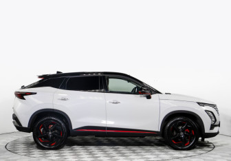 Подержанный автомобиль Omoda C5 2023 года (3 фото)