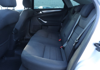 Подержанный автомобиль Ford Mondeo Sedan 2011 года (10 фото)