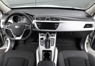 Подержанный автомобиль Geely Atlas 2017 года (13 фото)