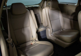 Подержанный автомобиль Kia Carnival 2019 года (10 фото)
