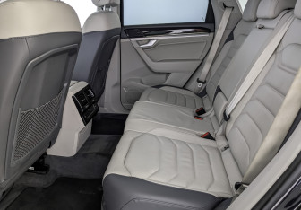 Подержанный автомобиль Volkswagen Touareg 2018 года (18 фото)