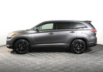 Подержанный автомобиль Toyota Highlander 2014 года (8 фото)
