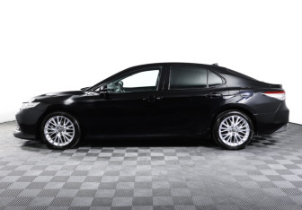Подержанный автомобиль Toyota Camry Sedan 2018 года (8 фото)