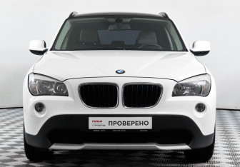 Подержанный автомобиль BMW X1 2011 года (2 фото)
