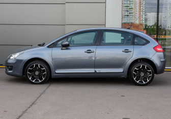 Подержанный автомобиль Citroen C4 Hatchback 2010 года (8 фото)