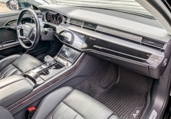 Подержанный автомобиль Audi A8 2021 года (11 фото)