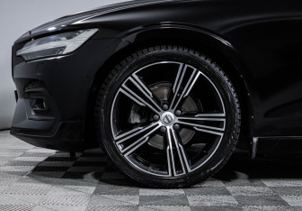 Подержанный автомобиль Volvo S60 2019 года (15 фото)