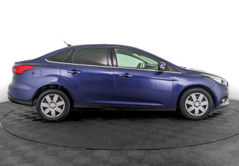 Подержанный автомобиль Ford Focus Sedan 2019 года (4 фото)