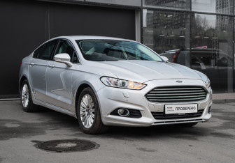 Подержанный автомобиль Ford Mondeo Sedan 2015 года (3 фото)