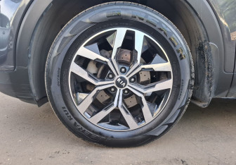 Подержанный автомобиль Kia Sorento 2016 года (9 фото)