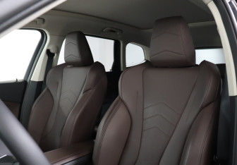Подержанный автомобиль BMW X1 2023 года (17 фото)