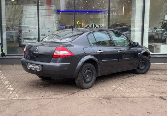 Подержанный автомобиль Renault Megane Sedan 2008 года (8 фото)