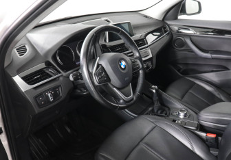 Подержанный автомобиль BMW X1 2019 года (12 фото)