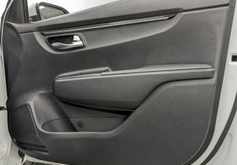 Подержанный автомобиль Kia Rio Hatchback 2017 года (19 фото)