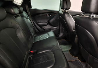 Подержанный автомобиль Hyundai ix35 2011 года (13 фото)