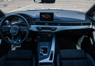 Подержанный автомобиль Audi A5 Liftback 2018 года (11 фото)