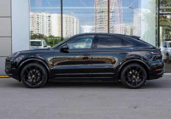 Подержанный автомобиль Porsche Cayenne 2025 года (8 фото)
