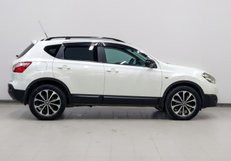 Подержанный автомобиль Nissan Qashqai 2013 года (4 фото)