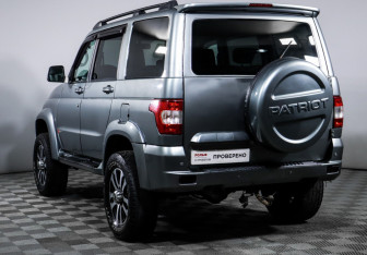 Подержанный автомобиль УАЗ Patriot 2016 года (7 фото)