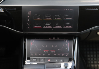 Подержанный автомобиль Audi A8 2019 года (21 фото)
