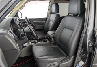 Подержанный автомобиль Mitsubishi Pajero 2017 года (19 фото)