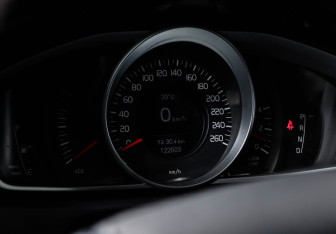 Подержанный автомобиль Volvo V40 Cross Country 2013 года (10 фото)