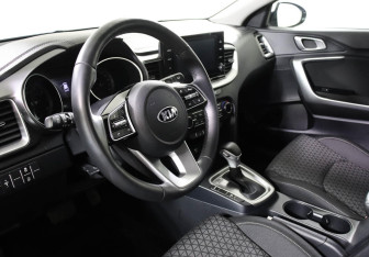 Подержанный автомобиль Kia Ceed Hatchback 2020 года (7 фото)