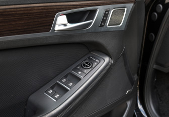 Подержанный автомобиль Genesis G80 2018 года (20 фото)