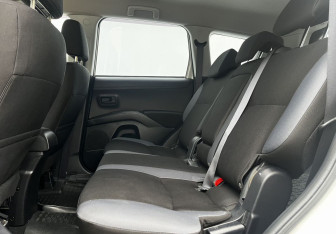 Подержанный автомобиль Mitsubishi Outlander 2011 года (11 фото)
