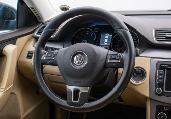 Подержанный автомобиль Volkswagen Passat Sedan 2011 года (14 фото)