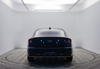 Подержанный автомобиль Hyundai Sonata 2020 года (6 фото)
