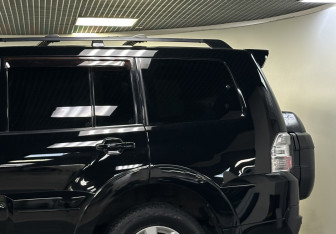 Подержанный автомобиль Mitsubishi Pajero 2015 года (24 фото)