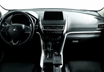 Подержанный автомобиль Mitsubishi Eclipse Cross 2019 года (11 фото)