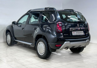 Подержанный автомобиль Renault Duster 2017 года (4 фото)