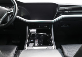 Подержанный автомобиль Volkswagen Touareg 2020 года (16 фото)