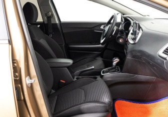 Подержанный автомобиль Kia Ceed Wagon 2021 года (8 фото)