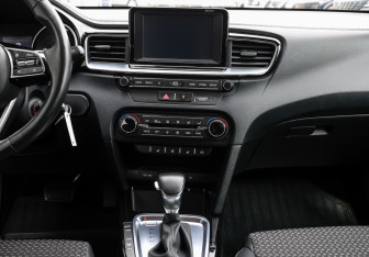 Подержанный автомобиль Kia Ceed Hatchback 2018 года (14 фото)